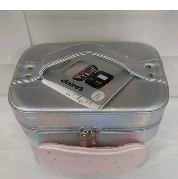 Claire's Makeup Beauty Box 22 Piece Makeup Set Silver Glow Box - Picture 3 of 9